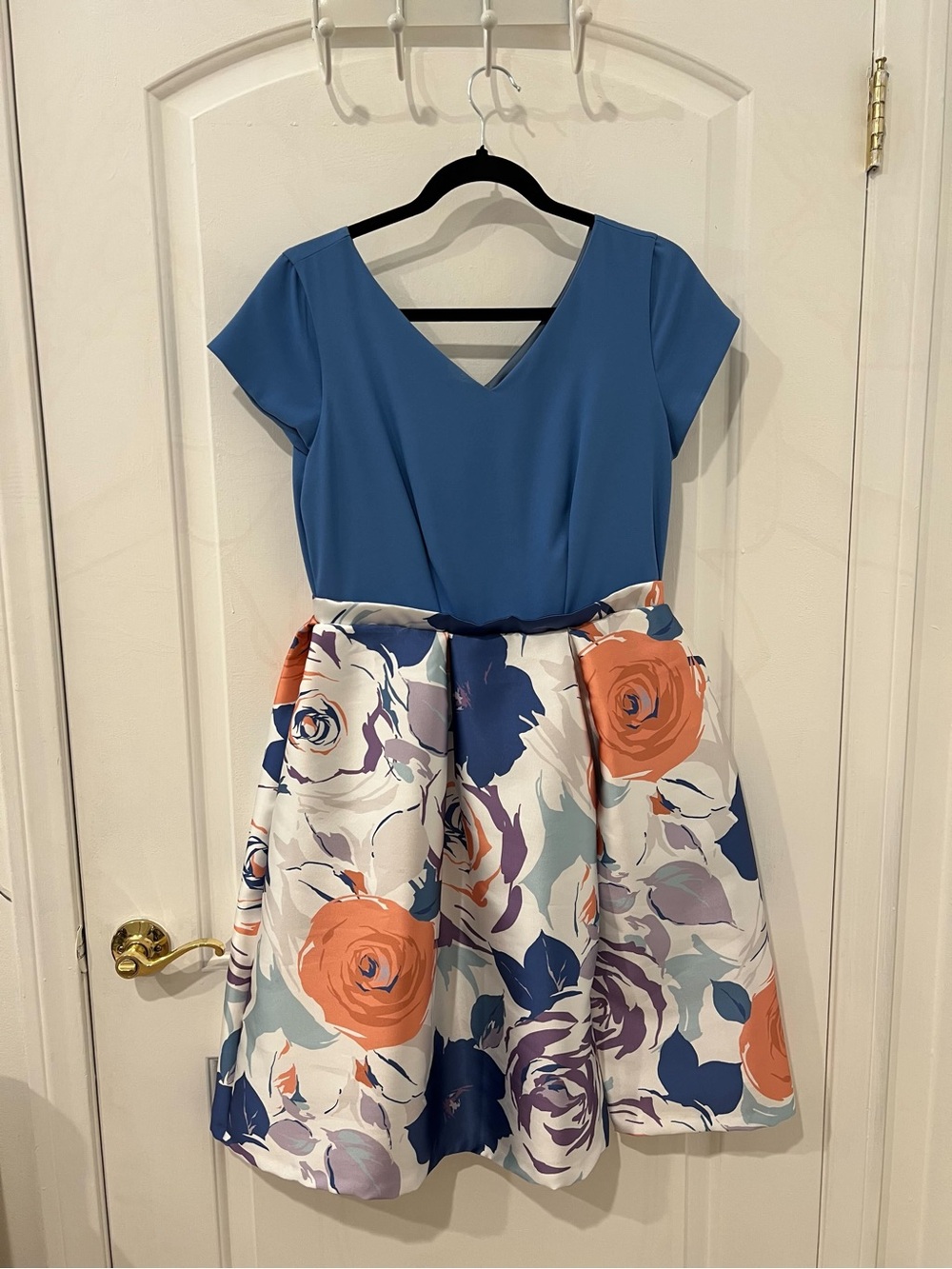 Closet London Blue Floral V-Neck dress size 8